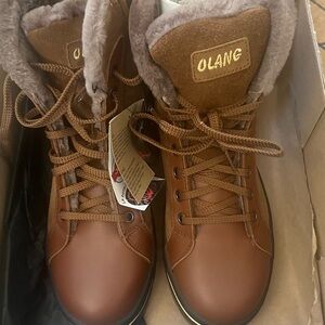 Olang Brown Fur-Lined Boots. The boots with grip! Cleats!!